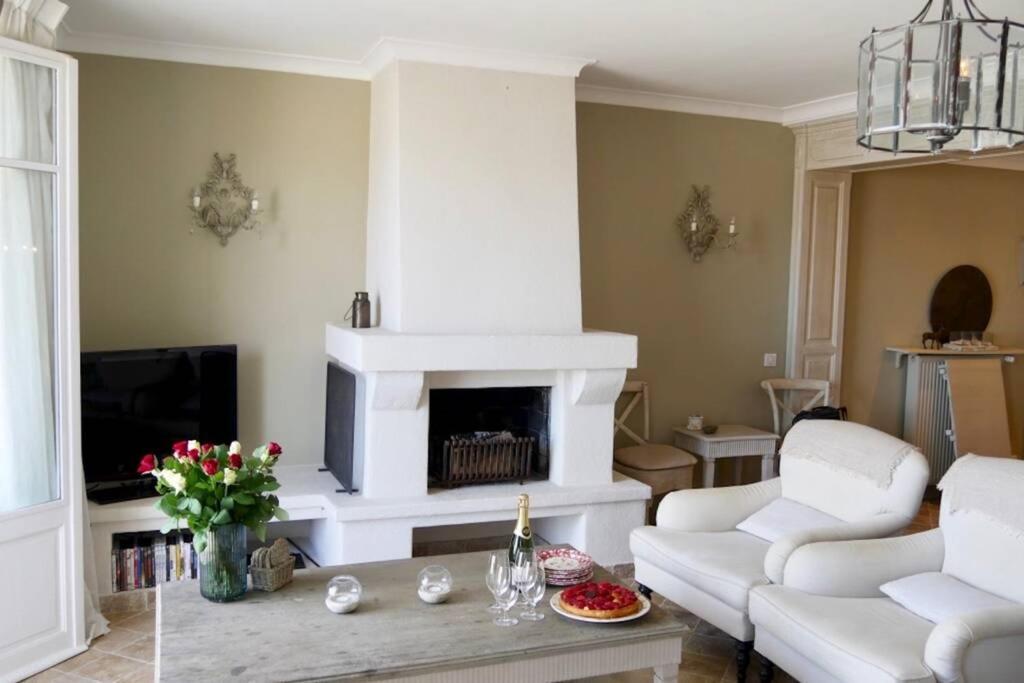 Bord De Mer - Ac, Wifi, Chic, Sea View, Beach 2 Minutes Walk Antibes Exteriér fotografie